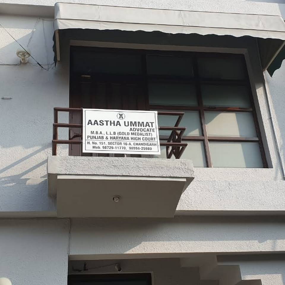 Advocate Aastha Ummat Professional Services | Legal Services
