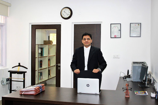 Advocate Roshan Santhalia Professional Services | Legal Services