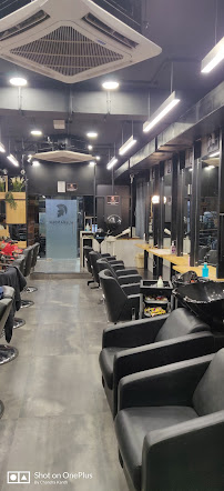 Alexander Unisex Salon Roxanne Ladies Salon Active Life | Salon