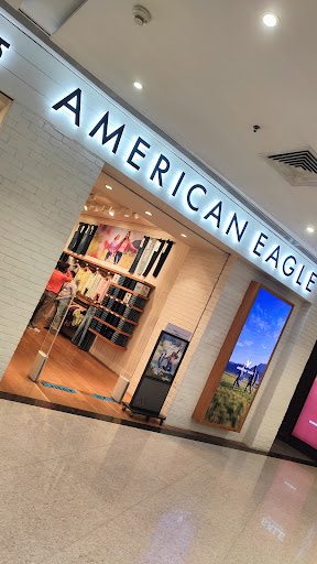 American Eagle Exclusive Store Shopping | Store