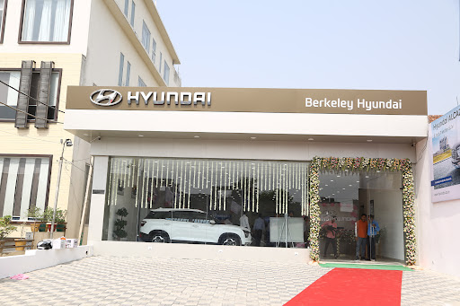 Barkeley-Hyundai 03 Automotive | Show Room