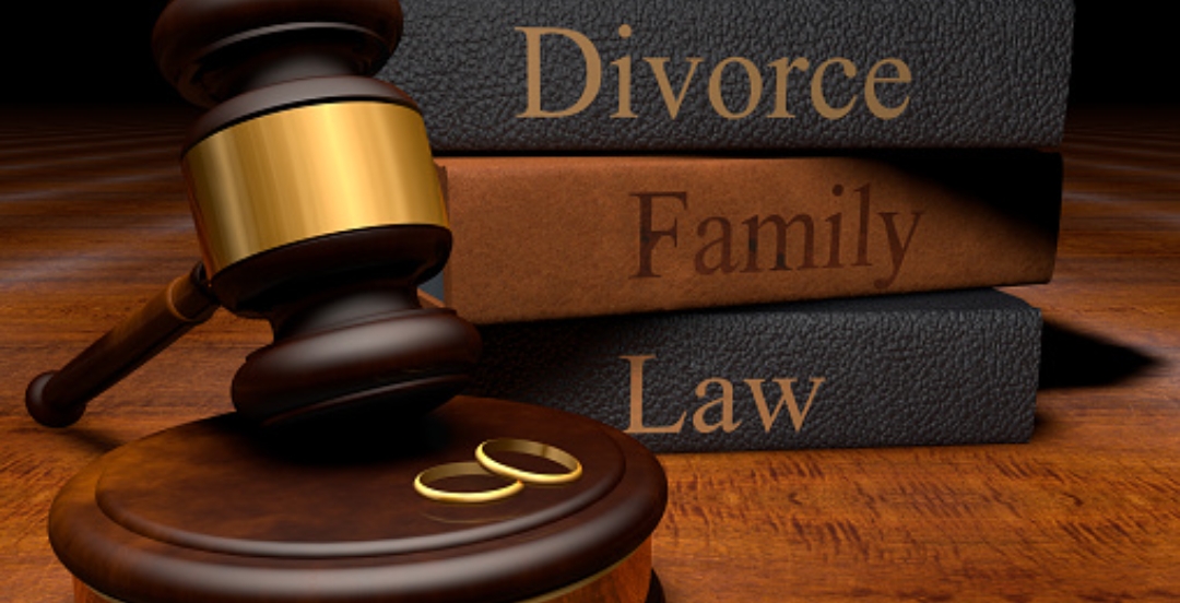 Best divorce lawyer in Delhi - Advocate Amit Malik - Logo