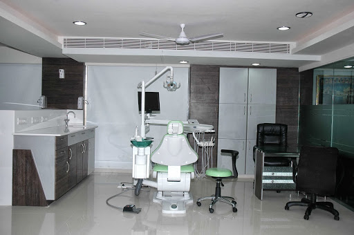 Bhalla Dental Clinic & Implant Centre Medical Services | Dentists