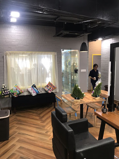 Bubbles Salon & Spa Active Life | Salon