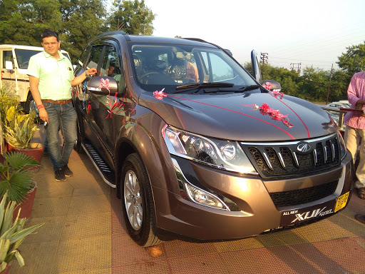 car&bike (by Mahindra First Choice) Win Win Automobiles Automotive | Show Room