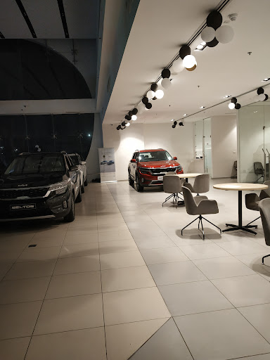 Dhingra Motors, Faridabad Automotive | Show Room