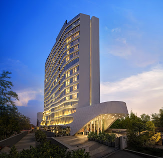 DoubleTree by Hilton Ahmedabad Logo