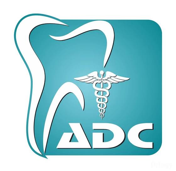 DR. AGGARWAL'S DENTAL CLINIC & IMPLANT CENTRE Logo