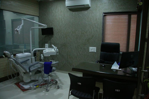 Dr. Girish Rathi Dental Clinic Medical Services | Dentists