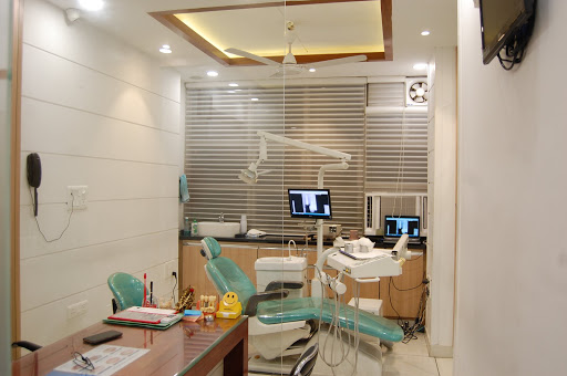 Dr.Gulatis Dental Clinic Medical Services | Dentists