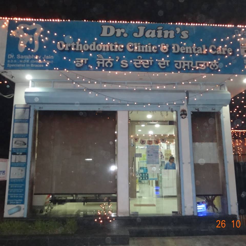 Dr. Jain's Orthodontic Clinic & Dental Care Logo