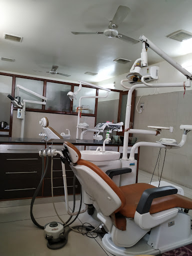 Dr. Rajiv Khurana Medical Services | Dentists