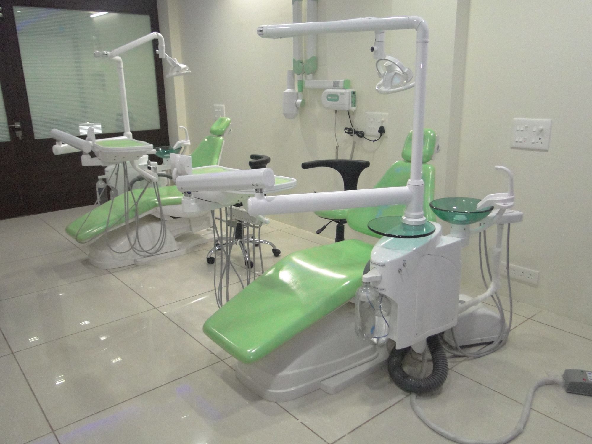 Dr. Robins Dental Medical Services | Dentists