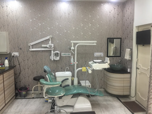 Dr. Vivek Adlakha Medical Services | Dentists