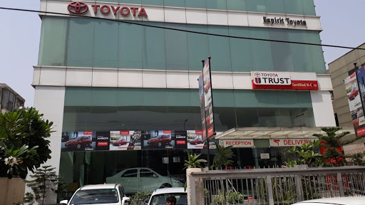 ESPIRIT TOYOTA Automotive | Show Room