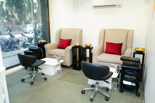 Femina FLAUNT Studio Salon Active Life | Salon