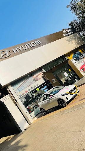 Garve Hyundai 411041 Automotive | Show Room