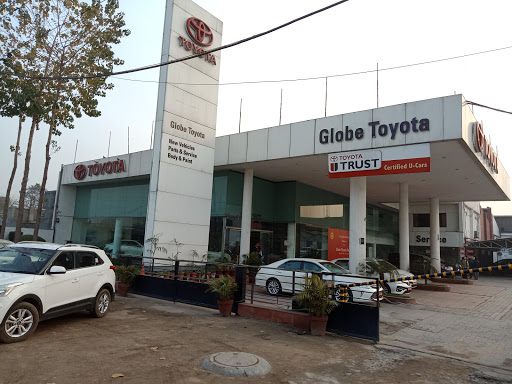 GLOBE TOYOTA Automotive | Show Room