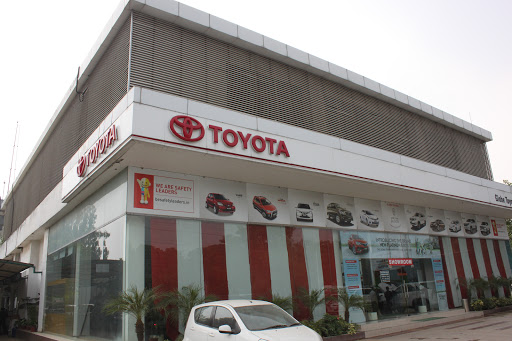 GLOBE TOYOTA Showroom Automotive | Show Room