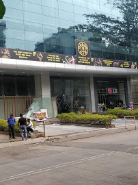 Golds Gym Aundh Active Life | Gym and Fitness Centre