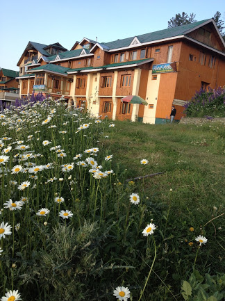 Hotel Poshwan Gulmarg|Resort|Accomodation