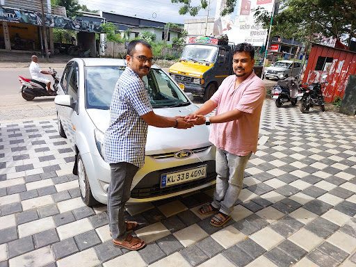 Ideal-Car&Bike Mahindra First Choice Automotive | Show Room