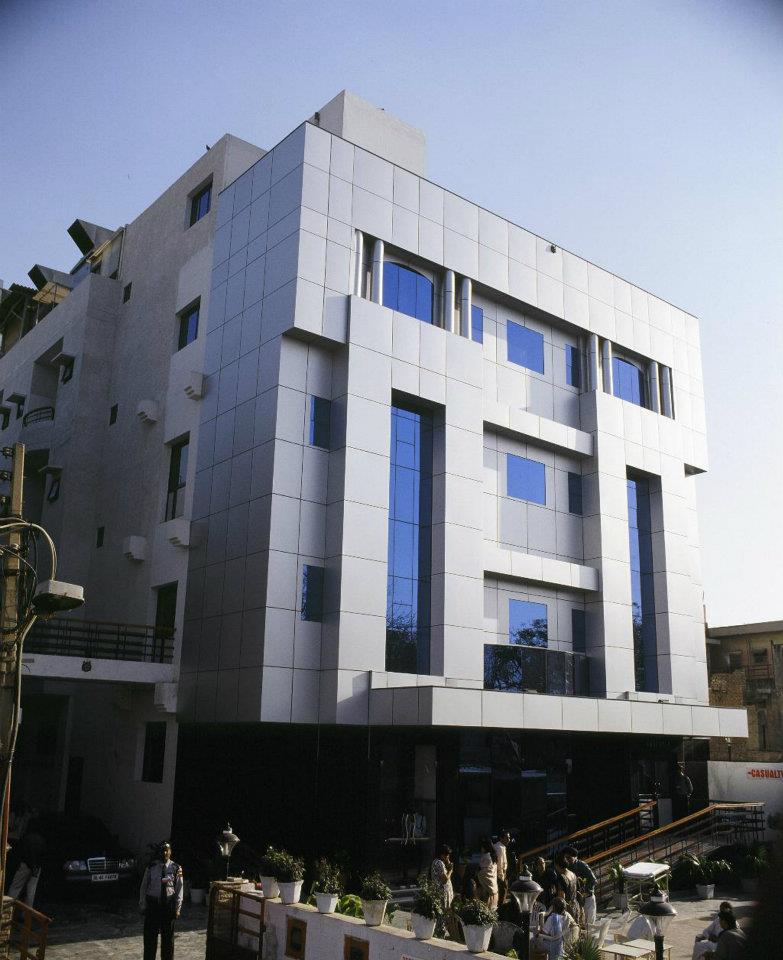 KALRA HOSPITAL & SRCNC Kirti Nagar Hospitals 01