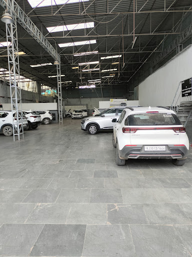 KUMBHAT KIA, Basni Automotive | Show Room