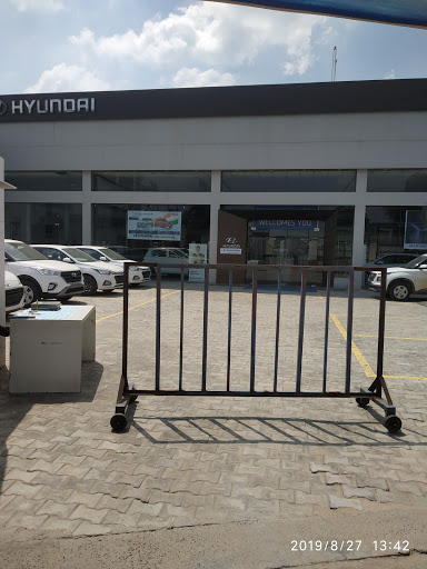 L R Hyundai Automotive | Show Room