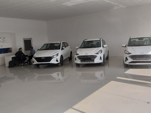 L R Hyundai Automotive | Show Room