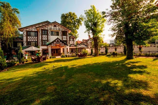Lemon Tree Hotel Srinagar|Hotel|Accomodation