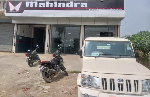 Mahindra Abhinandan Autozone Automotive | Show Room