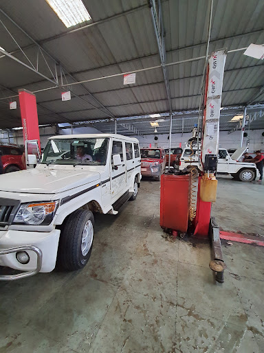 Mahindra Accord Motors Automotive | Show Room