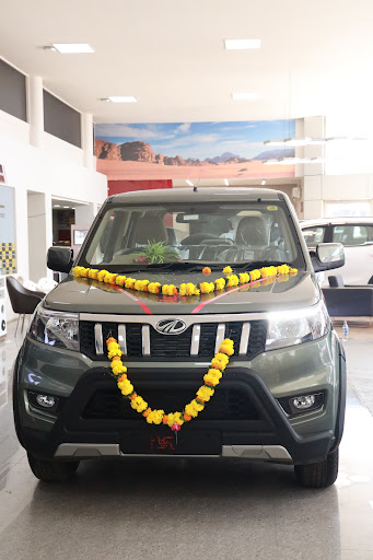 Mahindra Amber Auto Automotive | Show Room