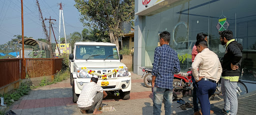 Mahindra & Mahindra Automotive | Show Room