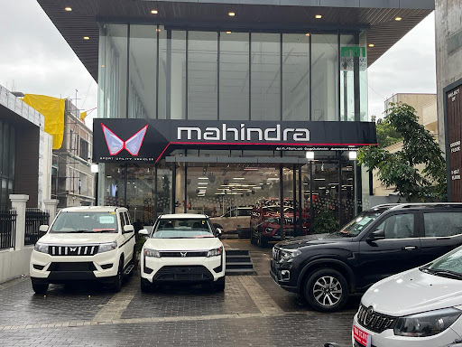 Mahindra Automotive Manufacturers - SUV Showroom Automotive | Show Room