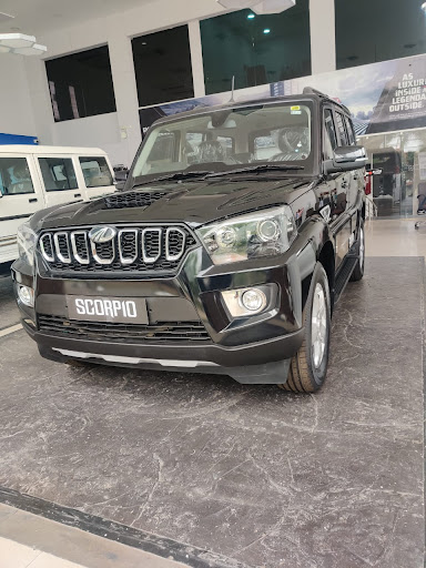 Mahindra Bellary Motors Automotive | Show Room