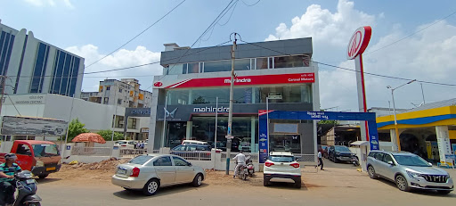 Mahindra Caravel Motors Automotive | Show Room