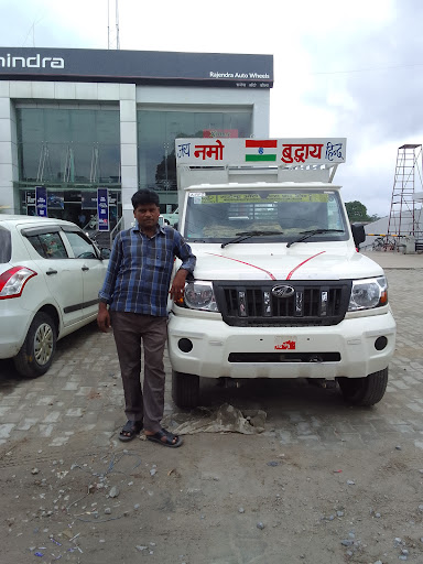 Mahindra Cars showroom Automotive | Show Room