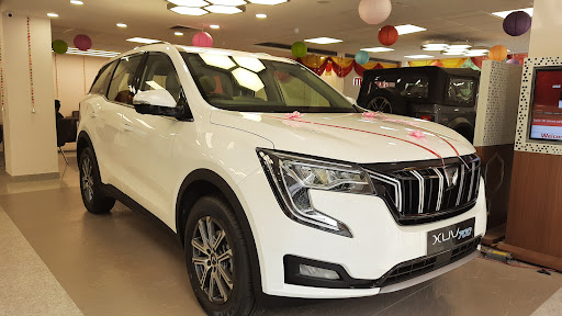 Mahindra Dee Emm - SUV Showroom Automotive | Show Room