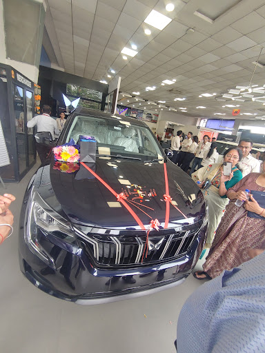 Mahindra Dehradun Premier Motors - SUV Automotive | Show Room
