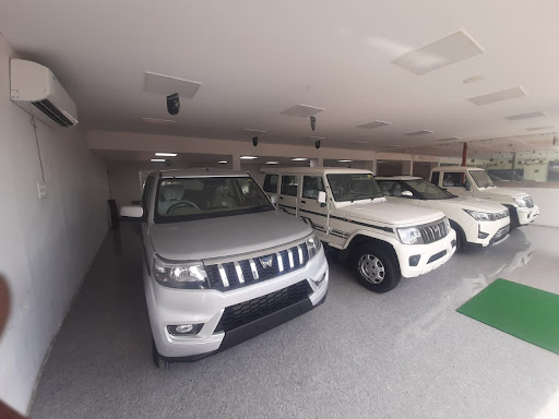 Mahindra Derik Motors - SUV Automotive | Show Room