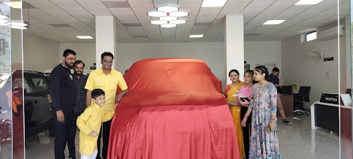 Mahindra Evergreen Motors Automotive | Show Room