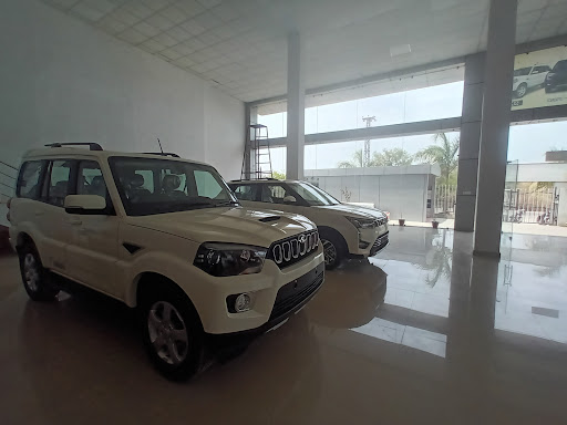 Mahindra Evergreen Motors Automotive | Show Room