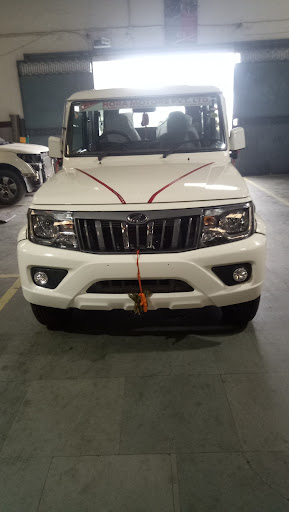 Mahindra Hora Motors - SUV Automotive | Show Room