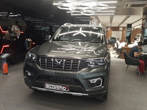 Mahindra Indraprastha Automobiles Automotive | Show Room