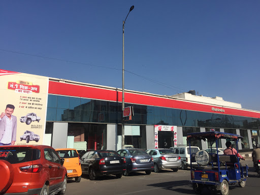 Mahindra K S Motors - MI Road Automotive | Show Room