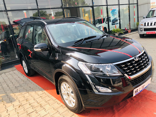 Mahindra KBS Motors - SUV Automotive | Show Room