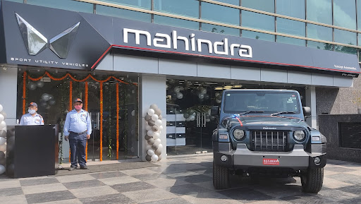 Mahindra Koncept Automobiles - SUV Showroom Automotive | Show Room