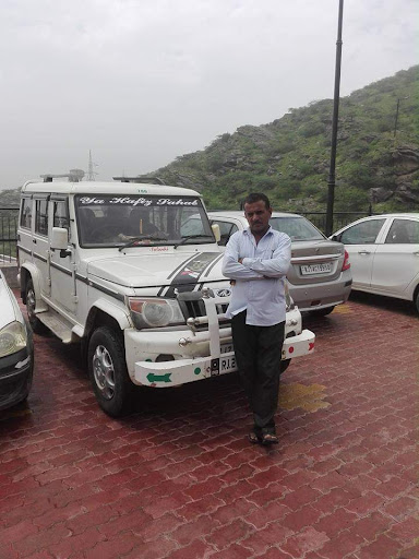 Mahindra KS Motors - Commercial Vehicles Automotive | Show Room
